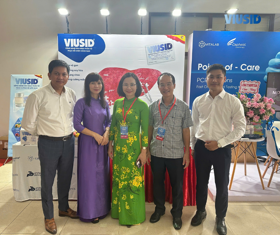 Viusid Việt Nam chụp hình với khách tham dự hội nghị